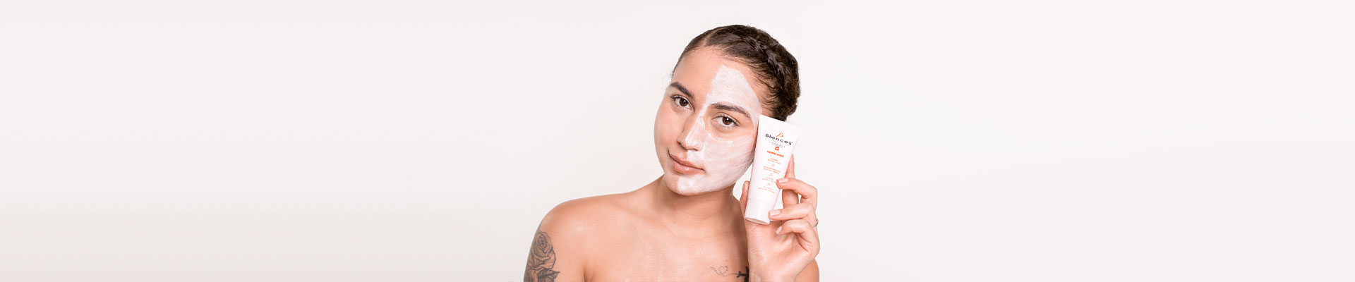 Einen strahlenden Teint erhalten dank des Peelings