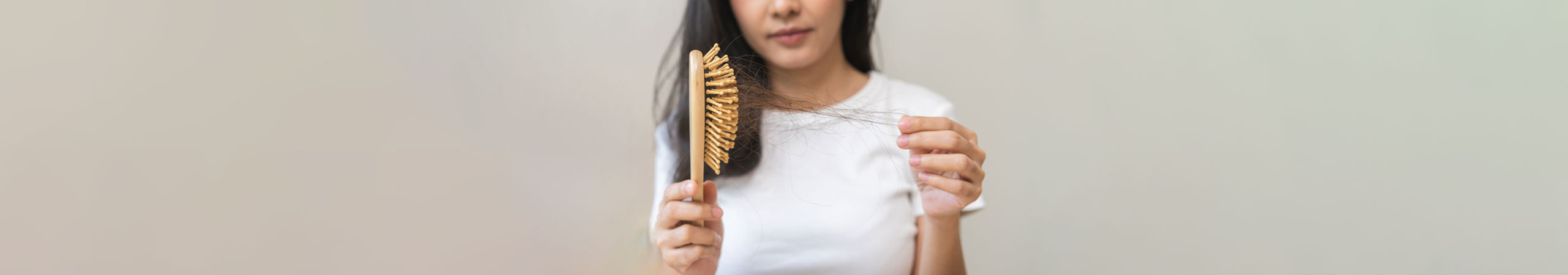 Herbstlicher Haarausfall: Urbane Legende oder echtes Phänomen?