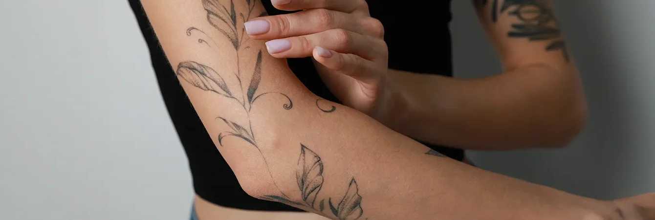 Pflege nach dem Tattoo: die Wundheilung unterstützen und die Haut schützen