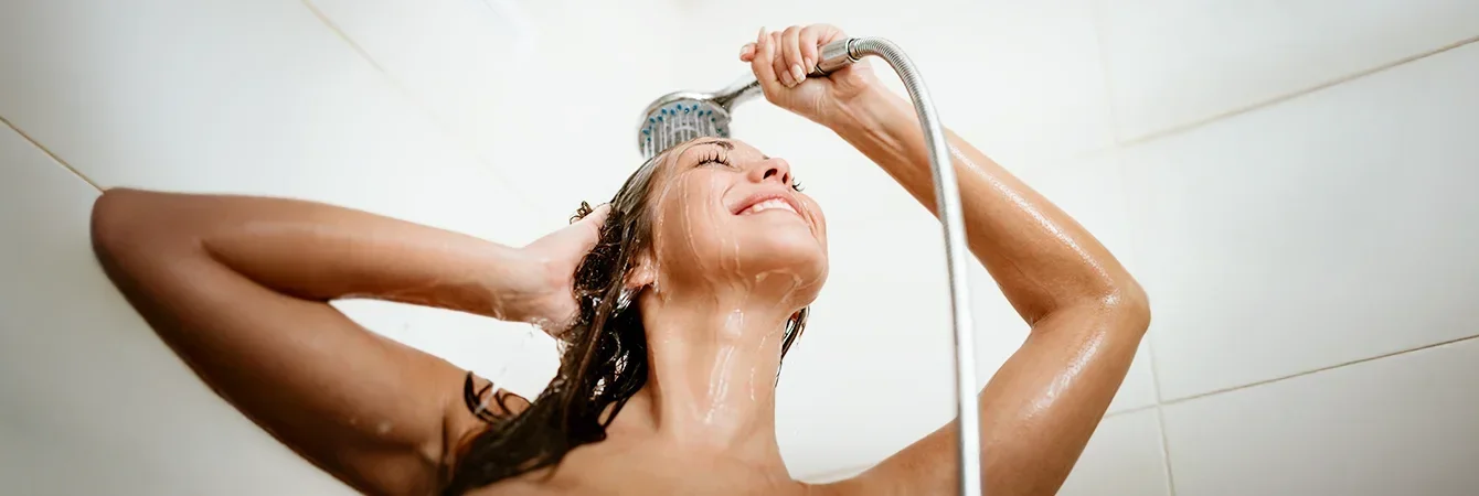 Spannende Haut nach der Dusche: das Phänomen verstehen und gezielt handeln