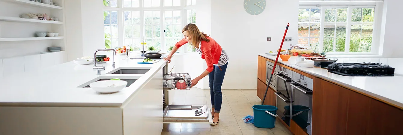 Mains desséchées et irritées après le ménage : quelles solutions ?