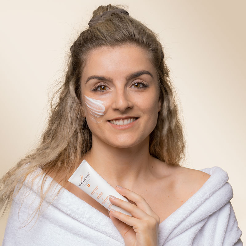 Crème exfoliante douce pour le visage 