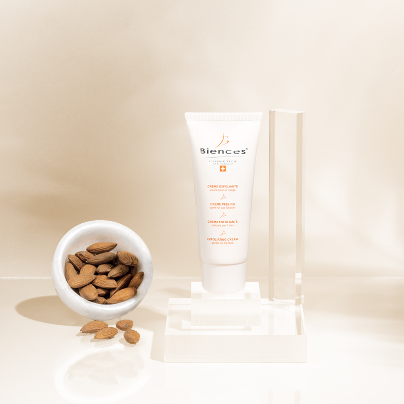 Crème exfoliante douce pour le visage 