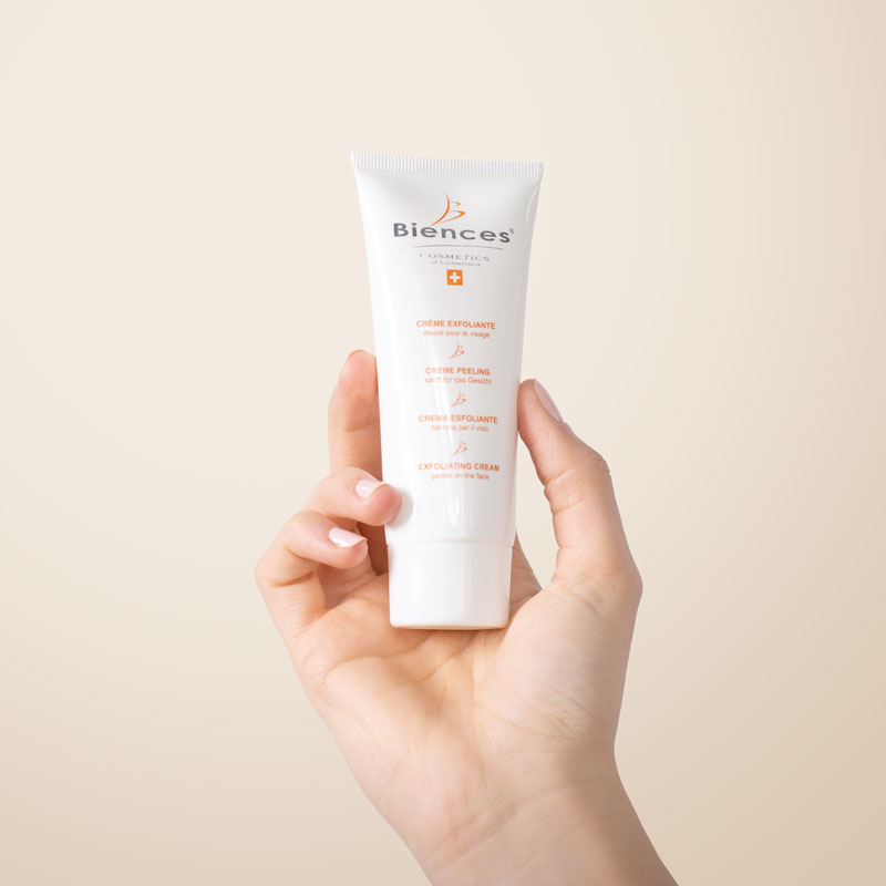 Crème exfoliante douce pour le visage 