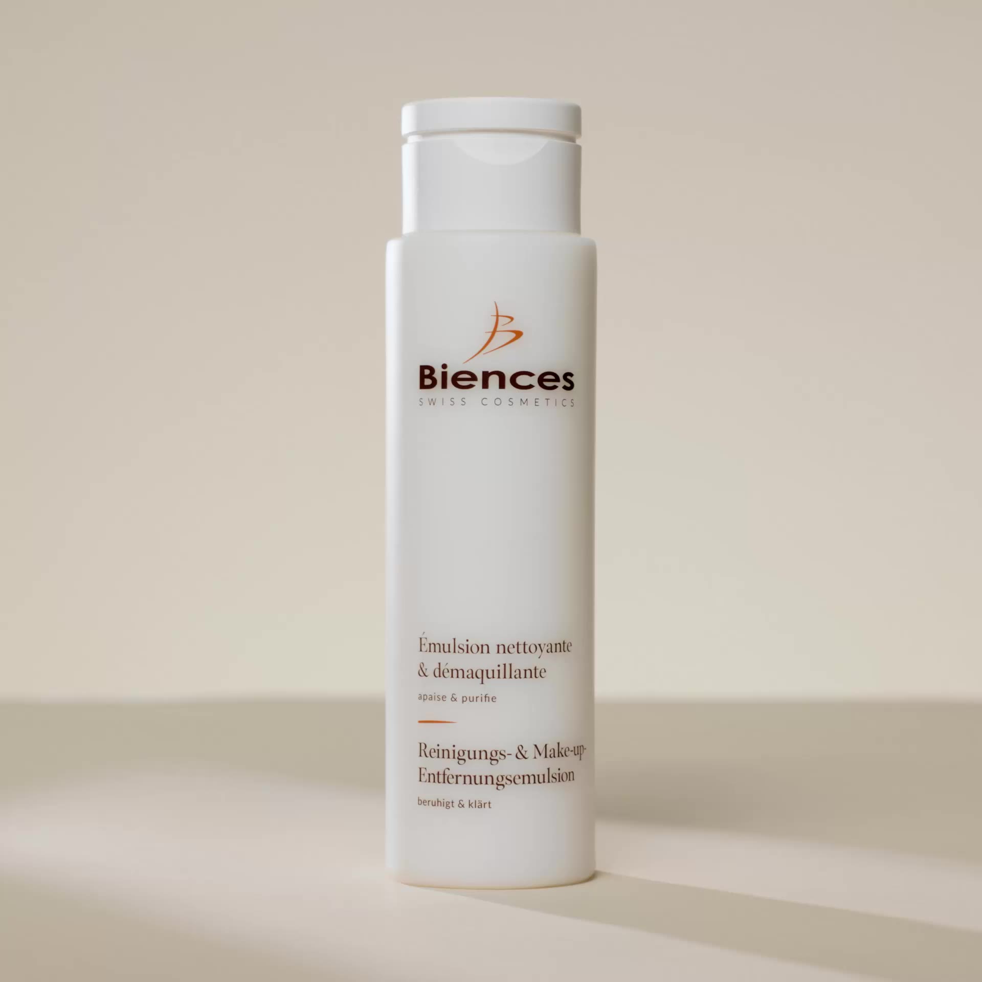 Émulsion nettoyante et démaquillante